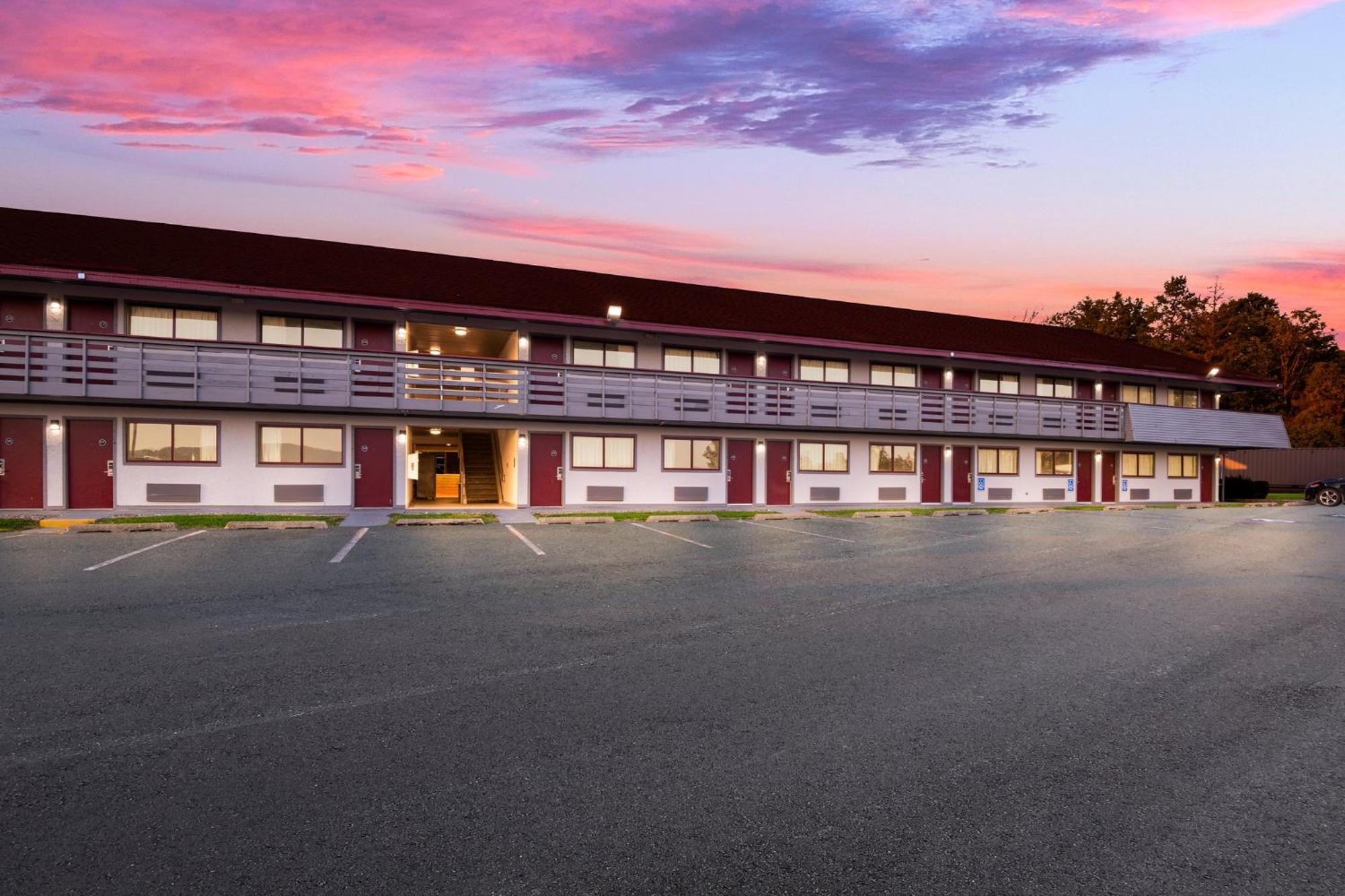 Red Roof Inn Binghamton - Johnson City Bagian luar foto