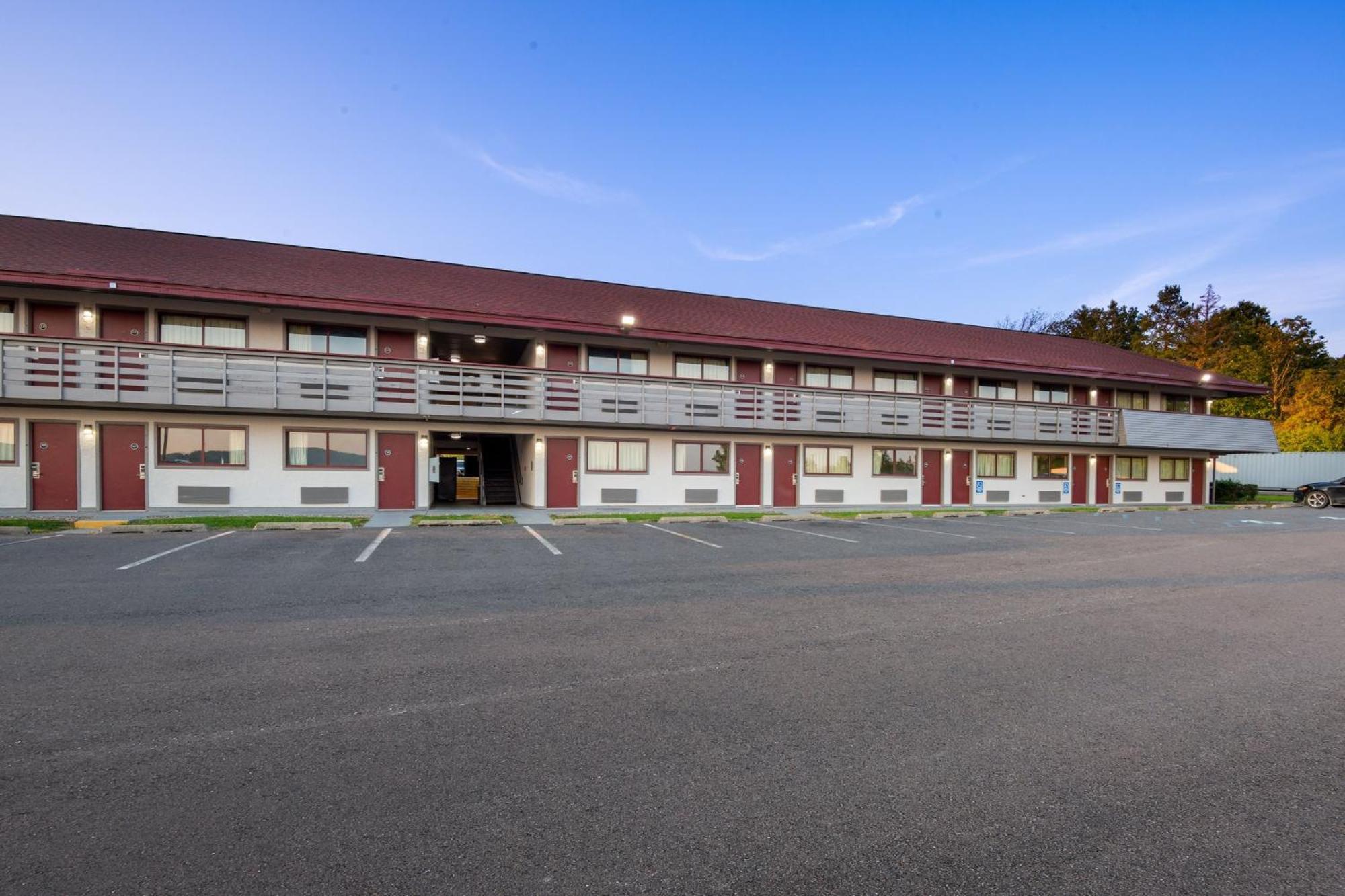 Red Roof Inn Binghamton - Johnson City Bagian luar foto